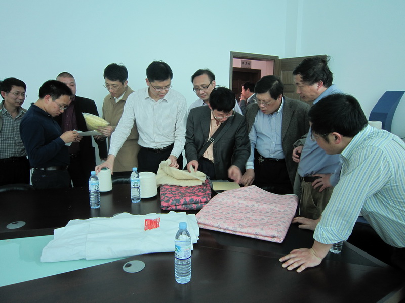 (中国)科技公司教授参观对接企业